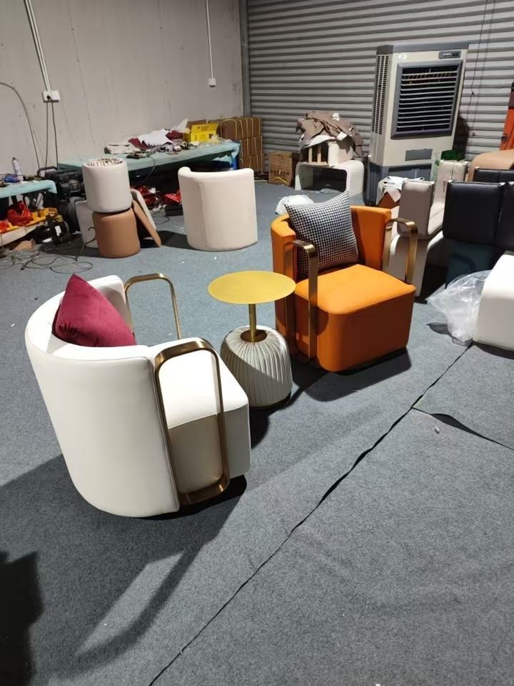 Luxe Zwenkstoel in Velvet met Gouden Frame